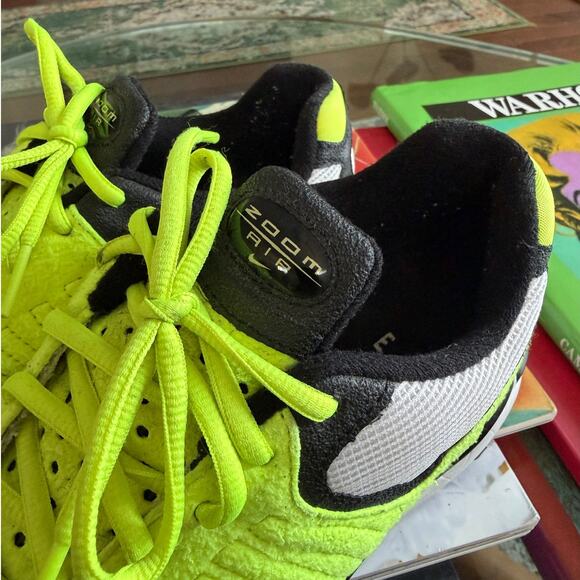 Athletic_Shoes